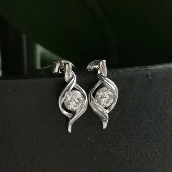 New Sterling silver cz stud earrings - Picture 6 of 6